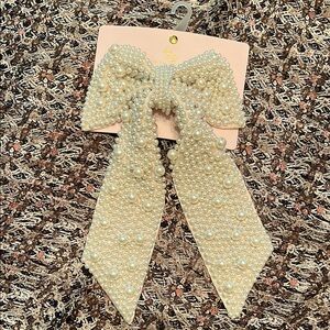 NWT Gorgeous Pearl-Embellished Hair Clip!
